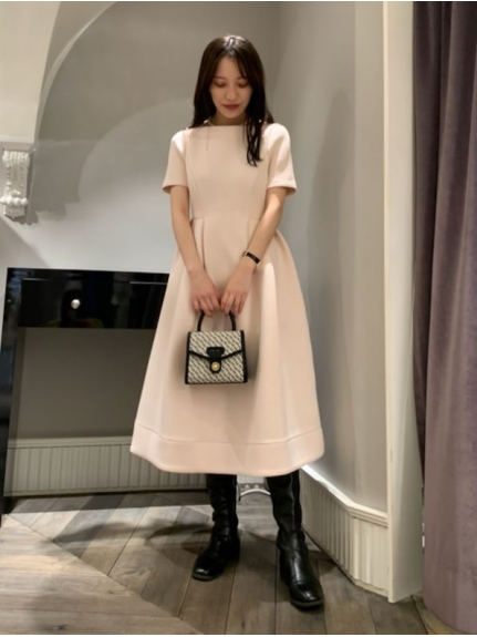 大人気☆ 新品 未使用 セルフォード スクエアネックポンチワンピース