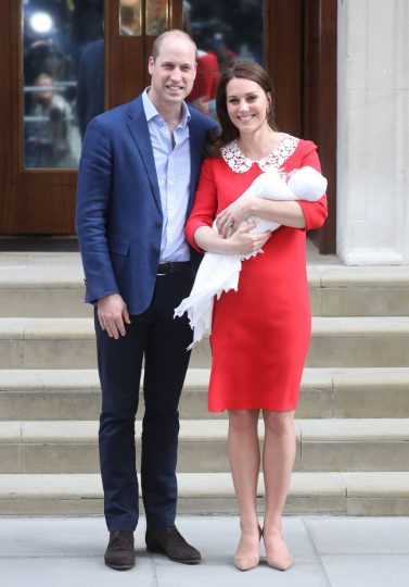 LONDON, ENGLAND - APRIL 23:  Prince William, Duke of Cambridge and Catherine, Duchess of Cambridge depart the Lindo Wing with their newborn son Prince Louis of Cambridge at St Mary's Hospital on April 23, 2018 in London, England. The Duchess safely delivered a boy at 11:01 am, weighing 8lbs 7oz, who will be fifth in line to the throne.  (Photo by Chris Jackson/Getty Images)