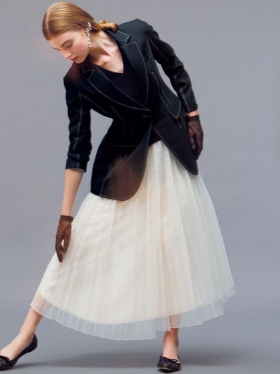 楽ちんなのに綺麗めに決まる 黒フラットシューズ をピックアップ Usagi Magazine ウサギオンライン公式通販サイト