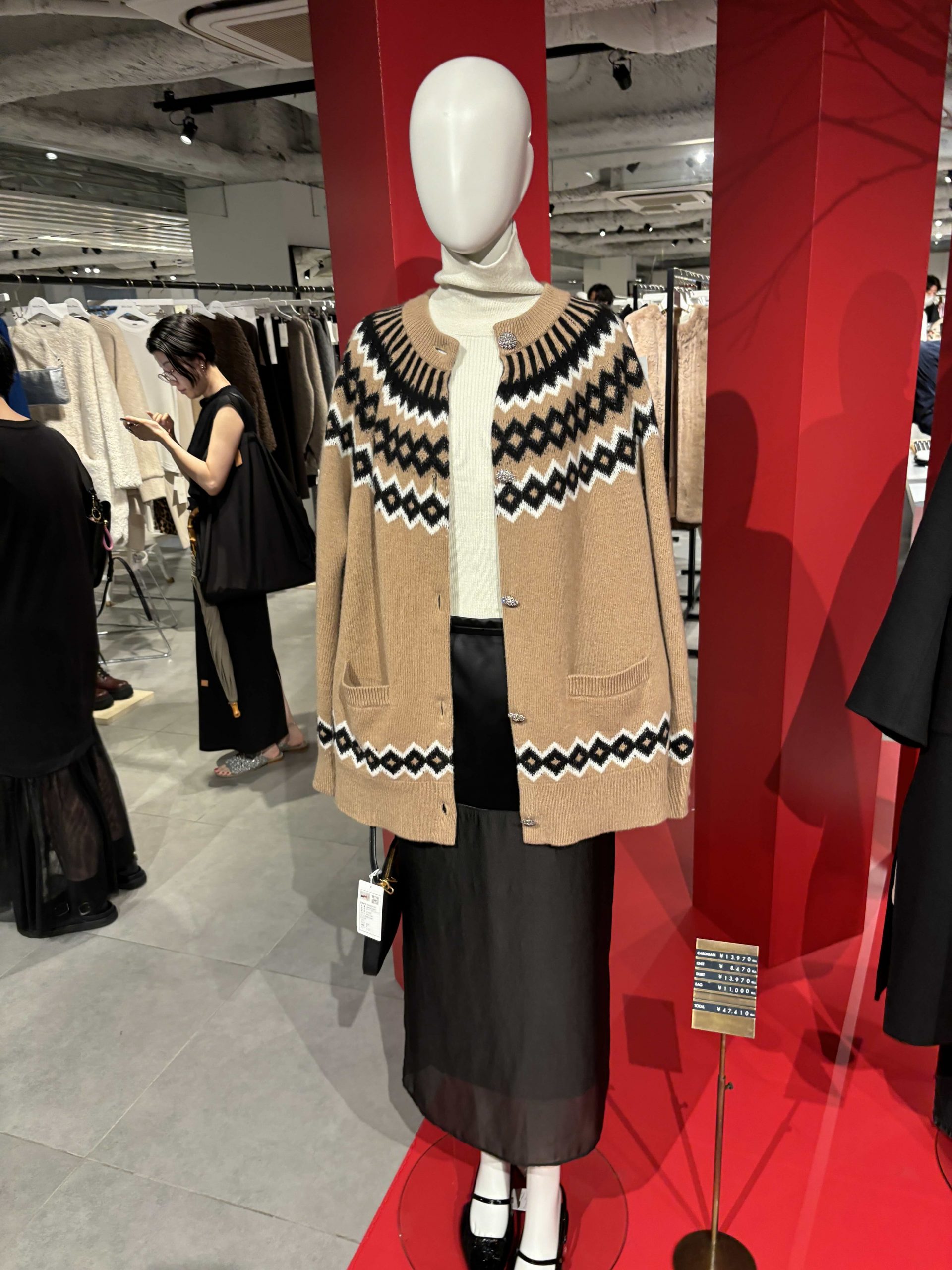Mila Owen◆ビジュー釦ノルディックラメガウンカーディガン(厚手)/one/ウール/BEG/09WND245135 カーデ、ニットワンピース、ジャケットが絶好調！【Mila Owen