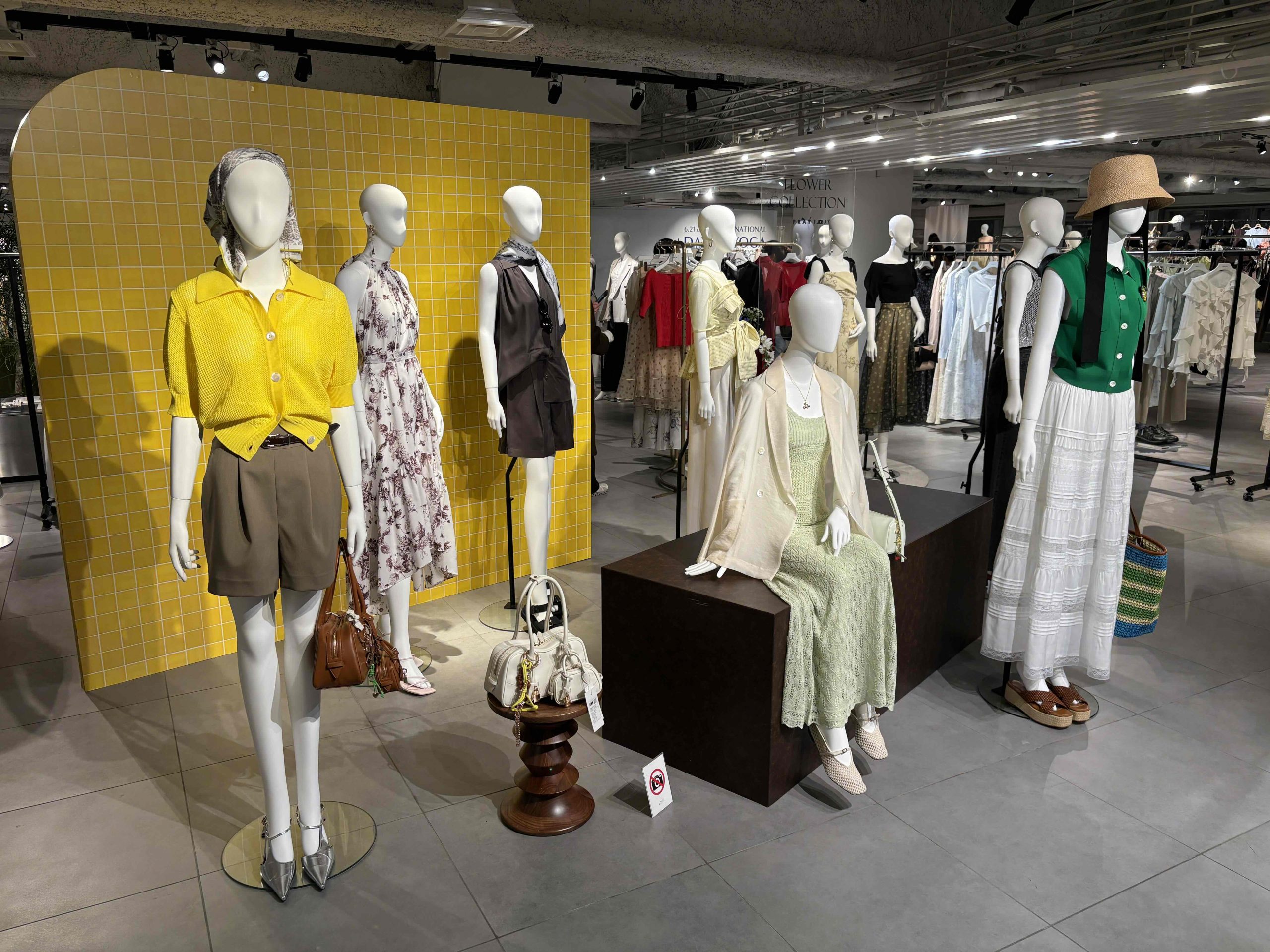 FRAY I.D】夏の展示会より、大人な「柄ワンピース」が人気です | USAGI